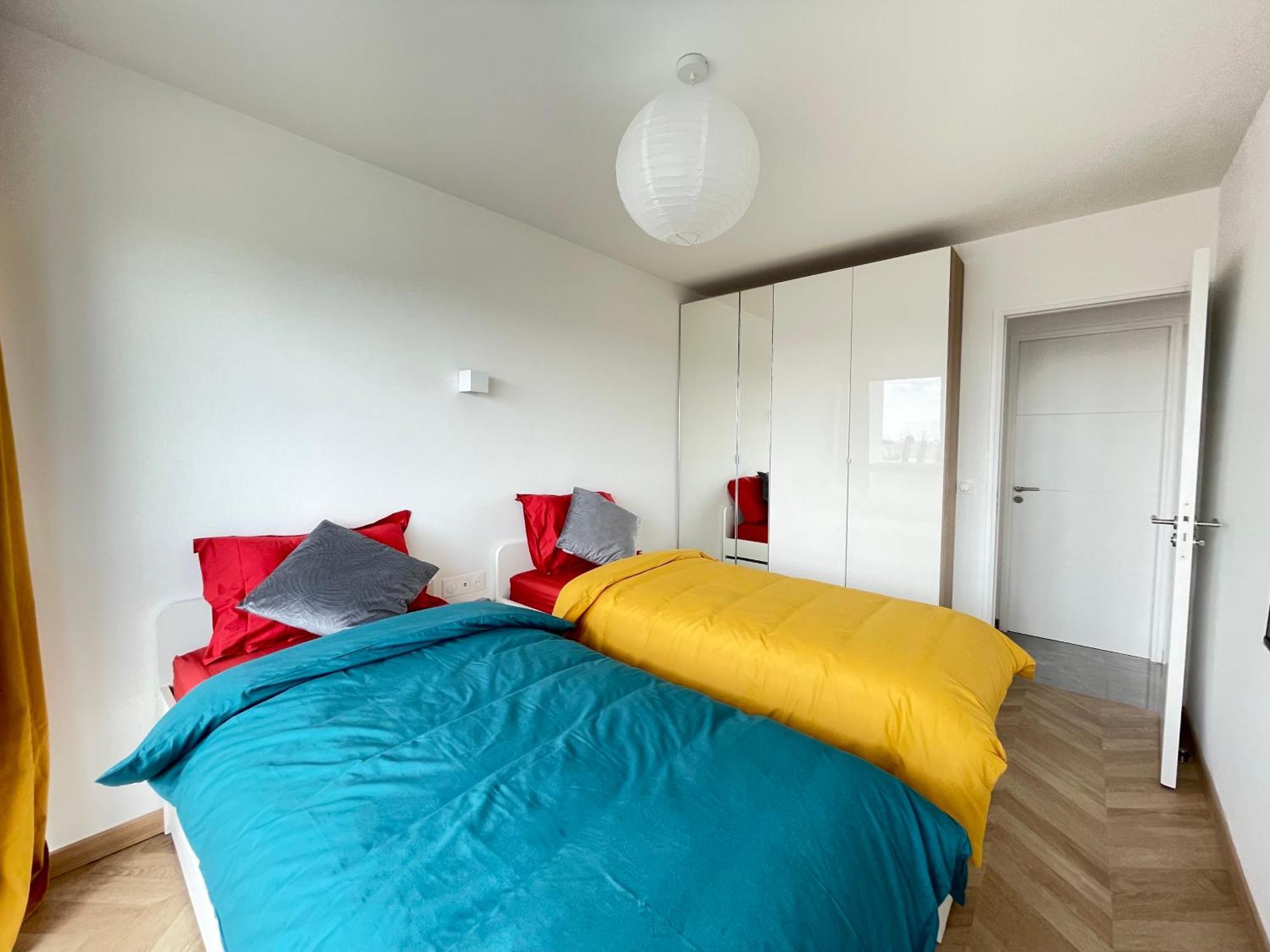 Paris Pantin Magnifique Appartement 4 Pieces De 108M2 Avec 2 Parking Interieur - Tres Cosy Pour 1 A 12 Personnes - Entierement Refait A Neuf Entire Apartment Luxurious And Warm - Pantin Paris 19 Eme Free Wifi Gratuit Exterior foto