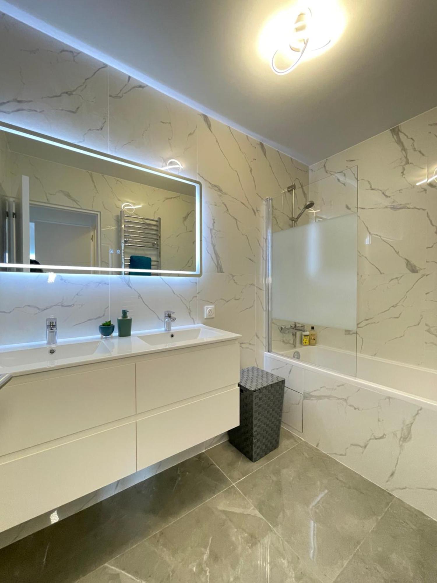Paris Pantin Magnifique Appartement 4 Pieces De 108M2 Avec 2 Parking Interieur - Tres Cosy Pour 1 A 12 Personnes - Entierement Refait A Neuf Entire Apartment Luxurious And Warm - Pantin Paris 19 Eme Free Wifi Gratuit Exterior foto